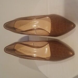 NWOT!  NY&C Eva Mendes Pointy-Toe Brown Pumps